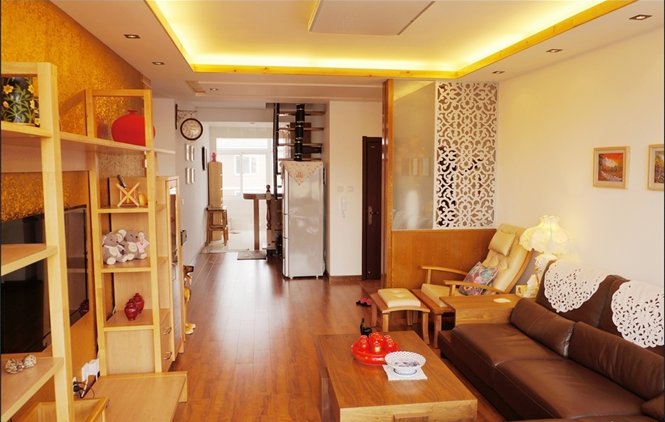 原木色客廳背景墻