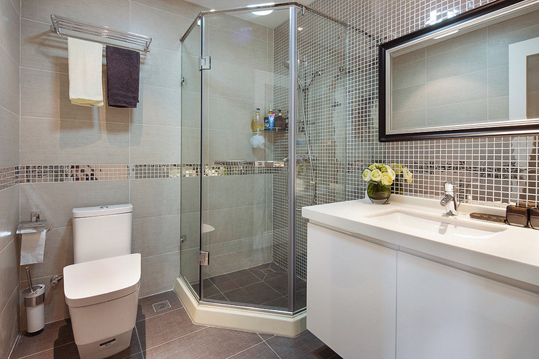 現代風格復式衛生間裝修設計